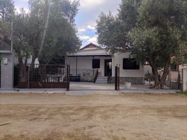 Small house with olive trees - Riviera, Asprovalta