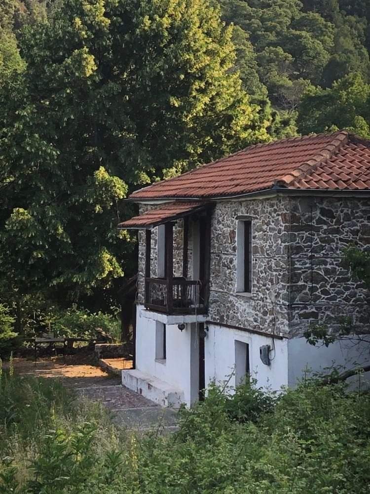 Stone house Sklithro